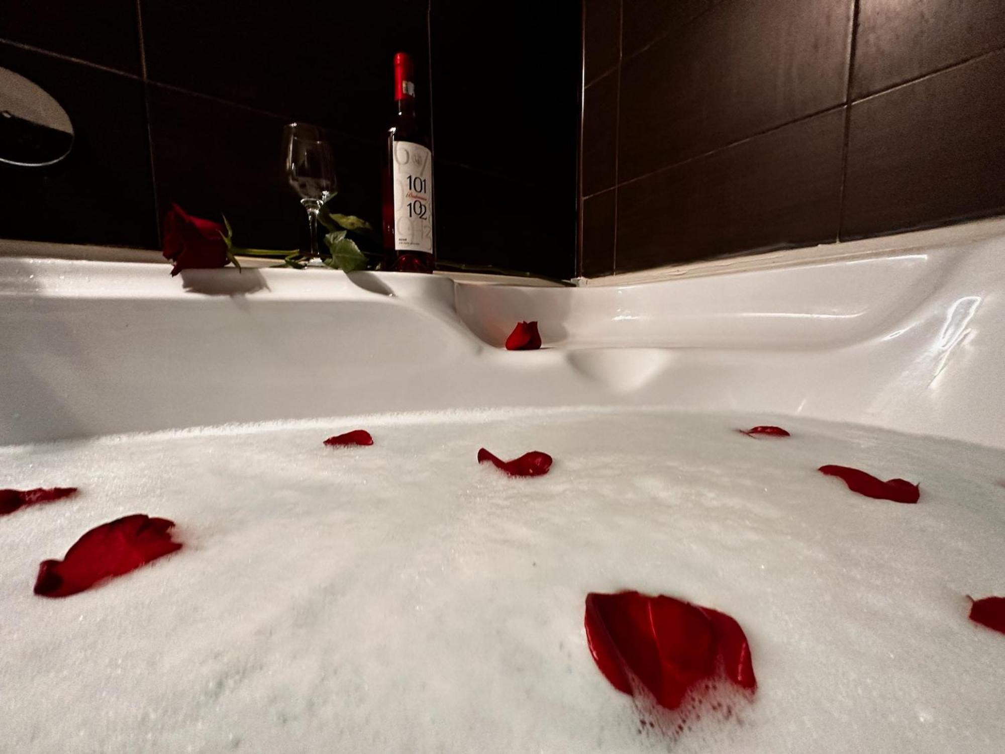 Romantic Charm, Spa, Free Early Check-In Bukarest Exteriör bild