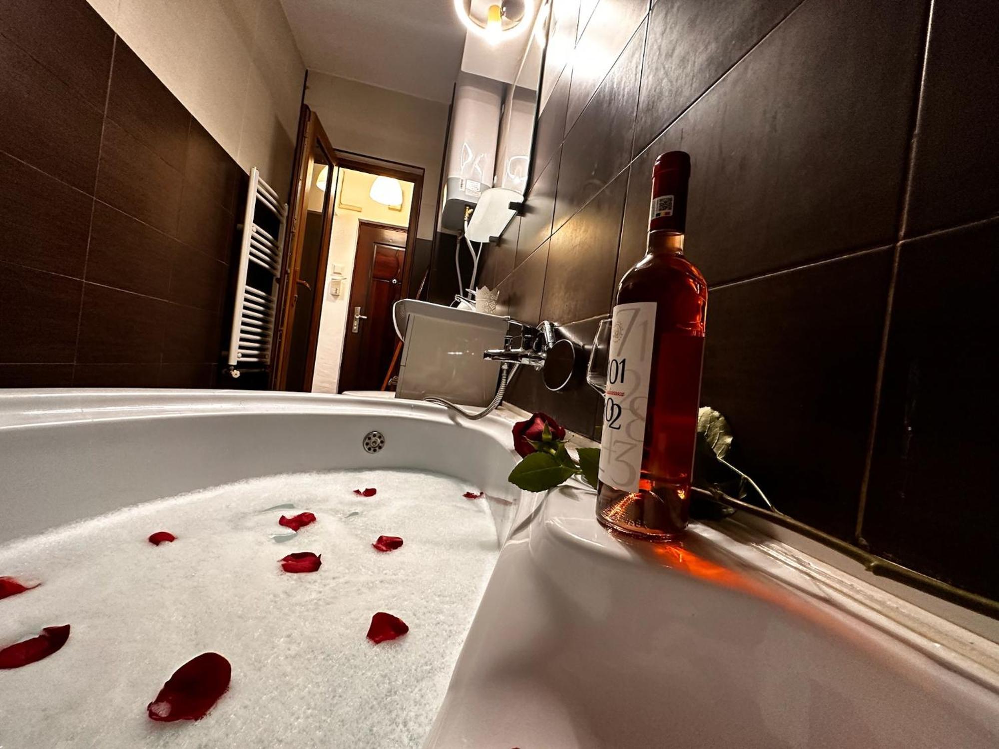 Romantic Charm, Spa, Free Early Check-In Bukarest Exteriör bild